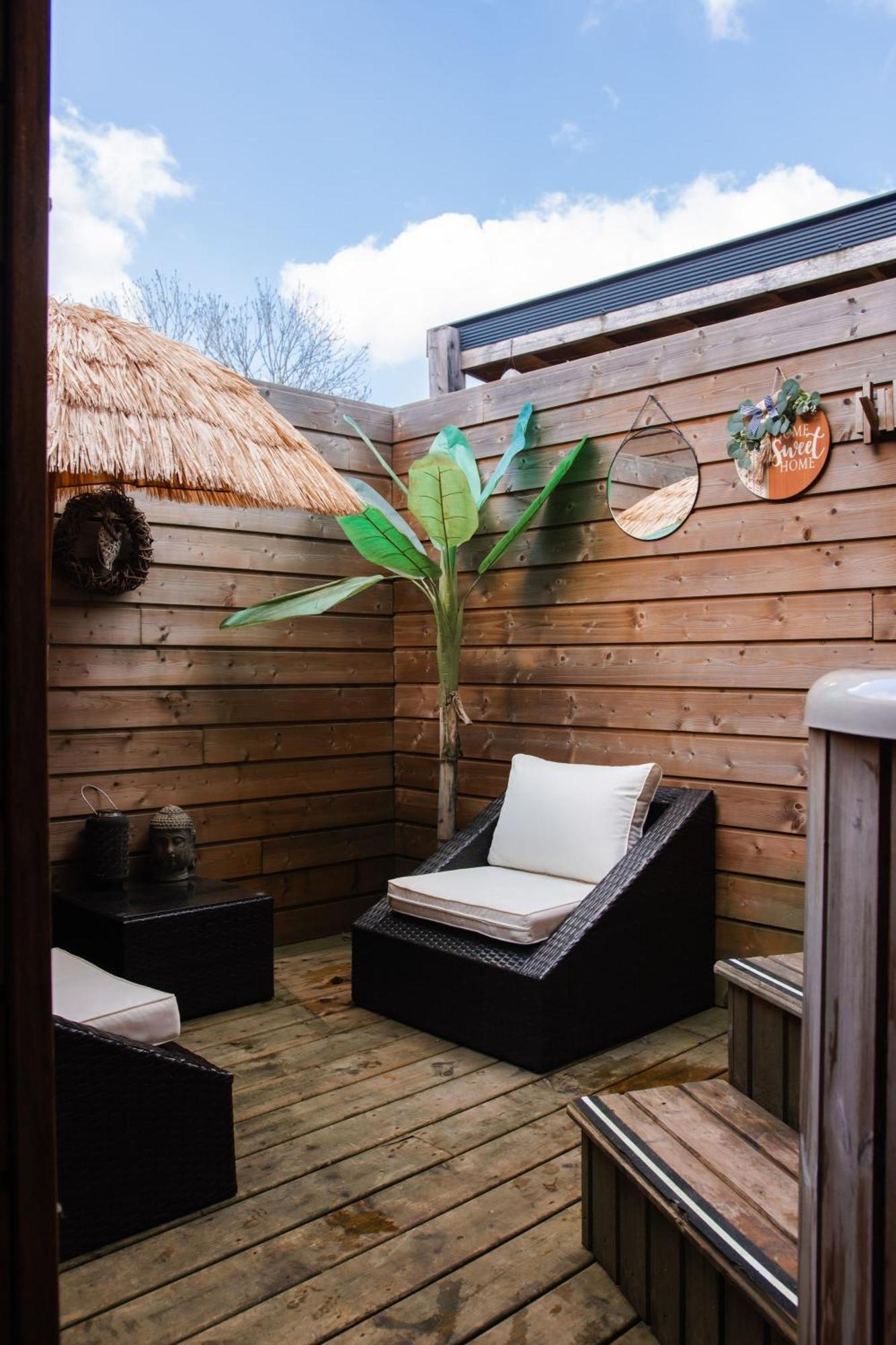 Maison D'Hote Les Notes Endormies Suite Le Refuge Walcourt Esterno foto